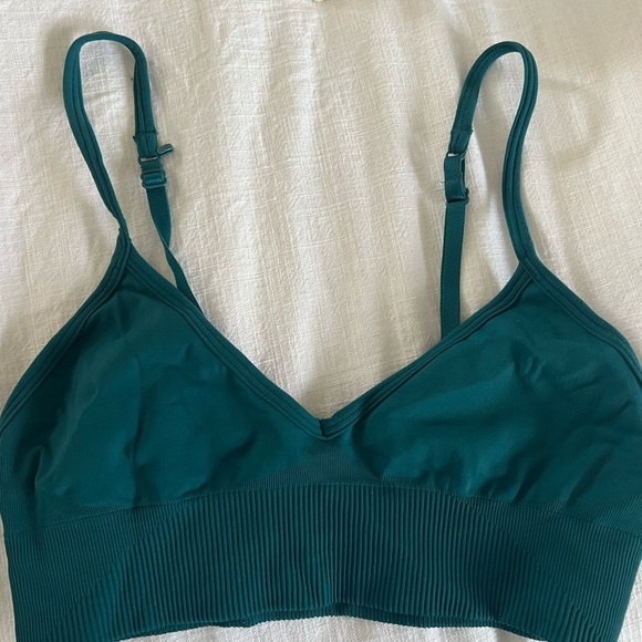 lululemon athletica Tops - Lululemon Ebb to Street Bra II Size 6 in Teal